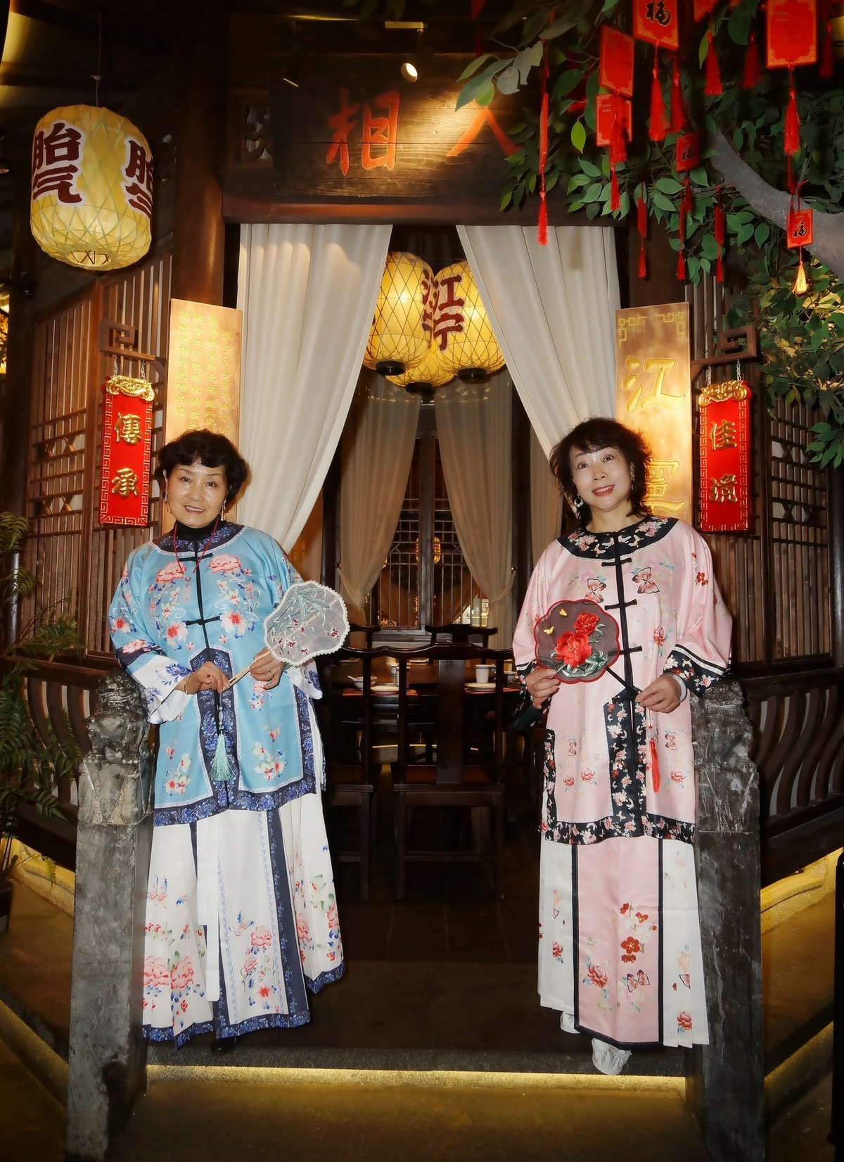 新年贺岁的古装美女！