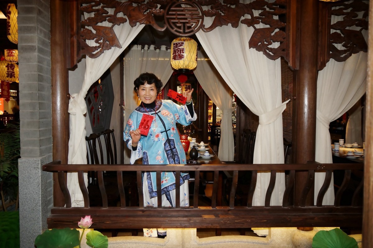 新年贺岁的古装美女！