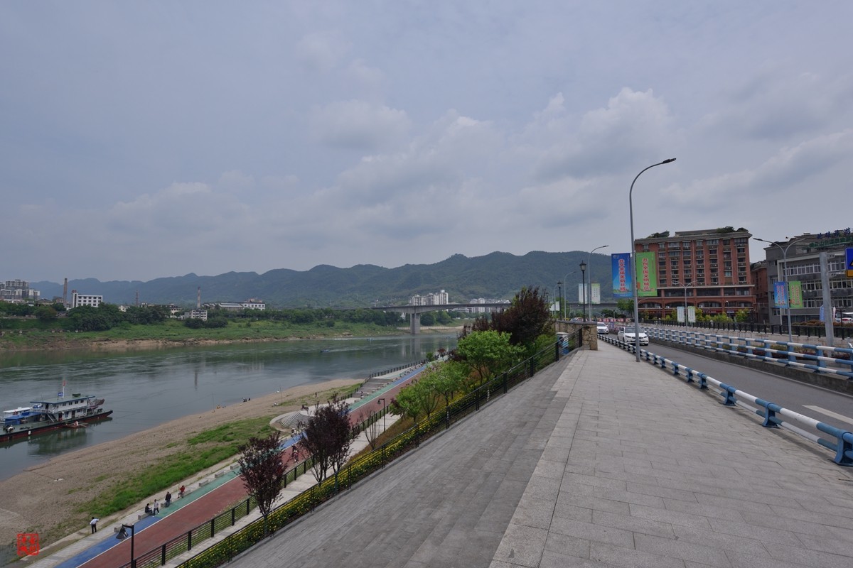 收了支二手尼康AF-S18-35f3.5-4.5G镜头(新银广)试镜3