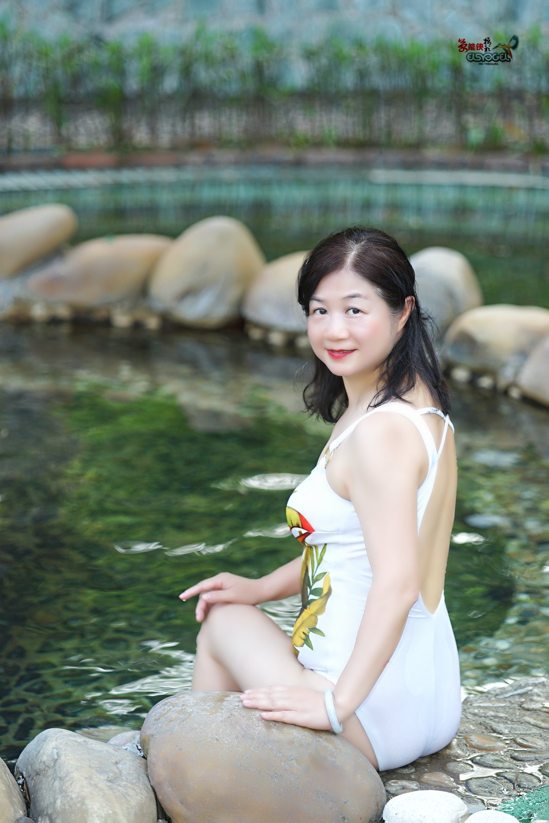 【尚天然温泉泳装美女】--- 小琼