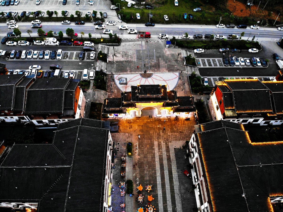 【航拍】贵州梦柳布依族风情小镇夜色