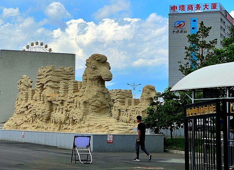 《不老松：纪实游摄》手机片：甘肃、新疆游！（20）霍尔果斯口岸！