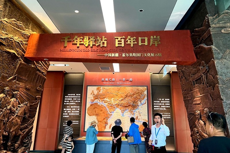 《不老松：纪实游摄》手机片：甘肃、新疆游！（20）霍尔果斯口岸！