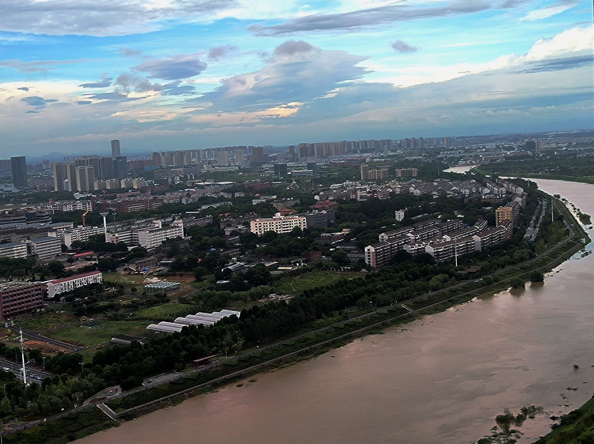 漫步星城 走街串巷（475）酷暑难耐