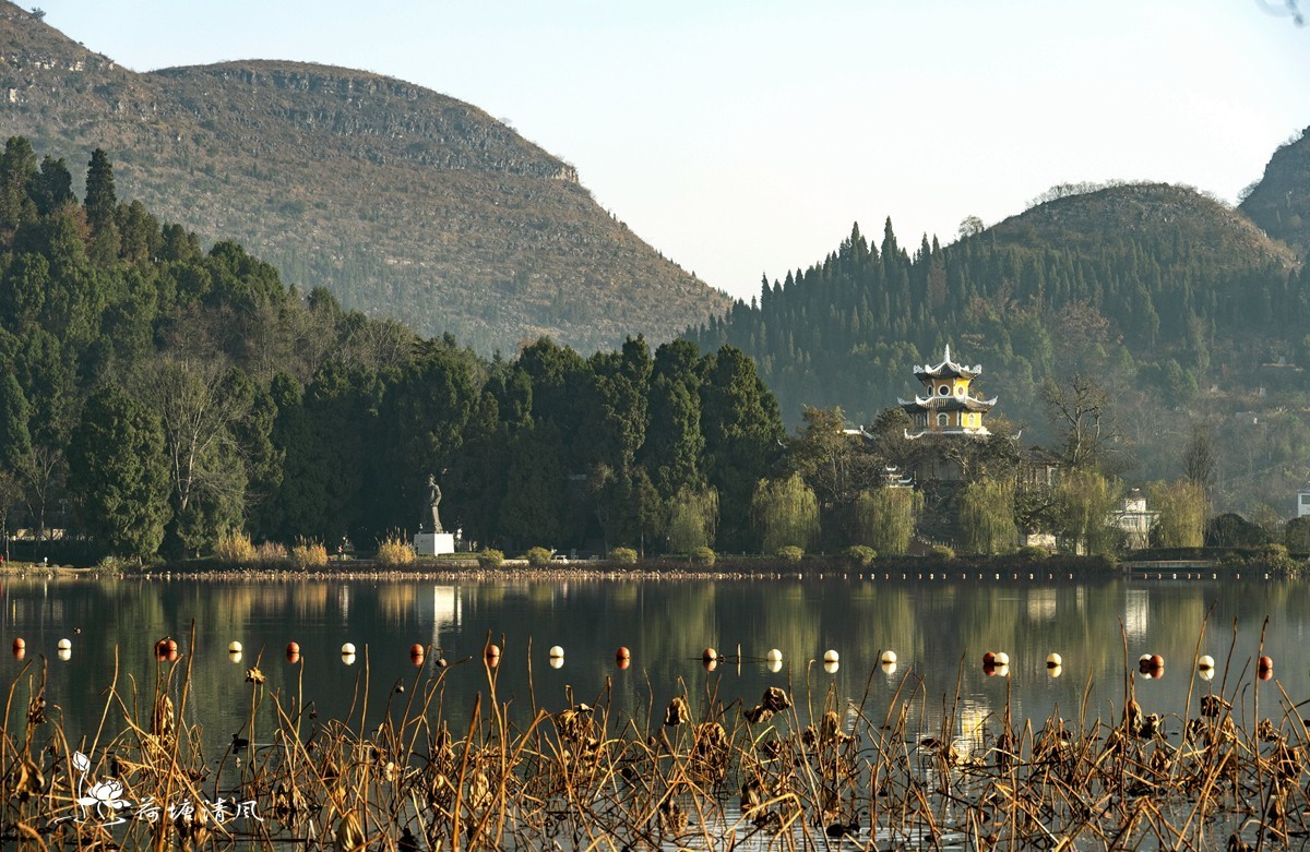 2025年第一拍，小寒节气，加油之城安龙，阳光明媚，晴空万里，吃完早餐到半水湖畔走了