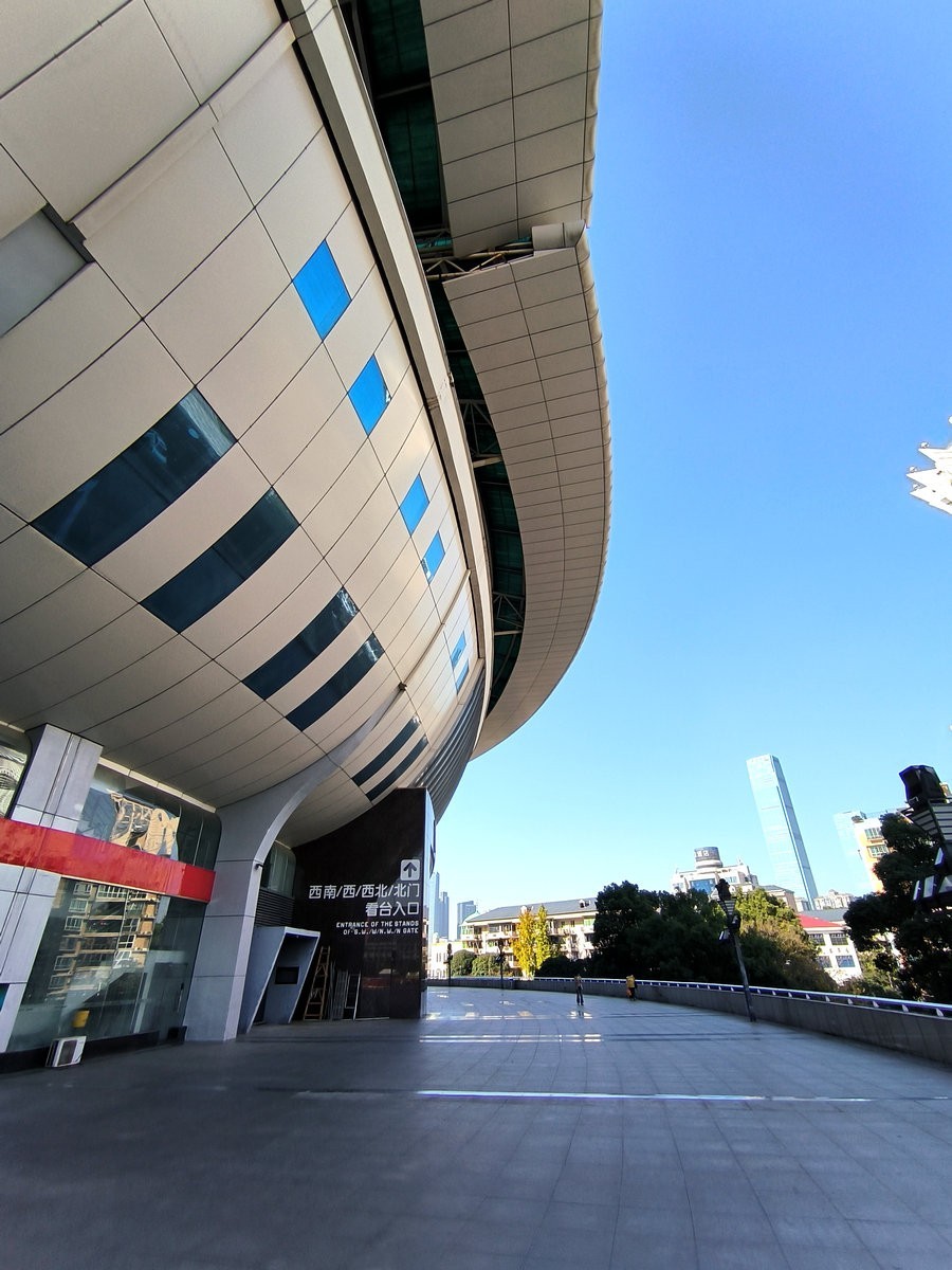 漫步星城 走街串巷（582）体育场南广场