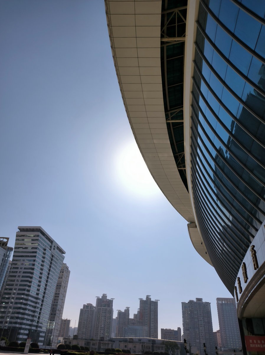 漫步星城 走街串巷（582）体育场南广场