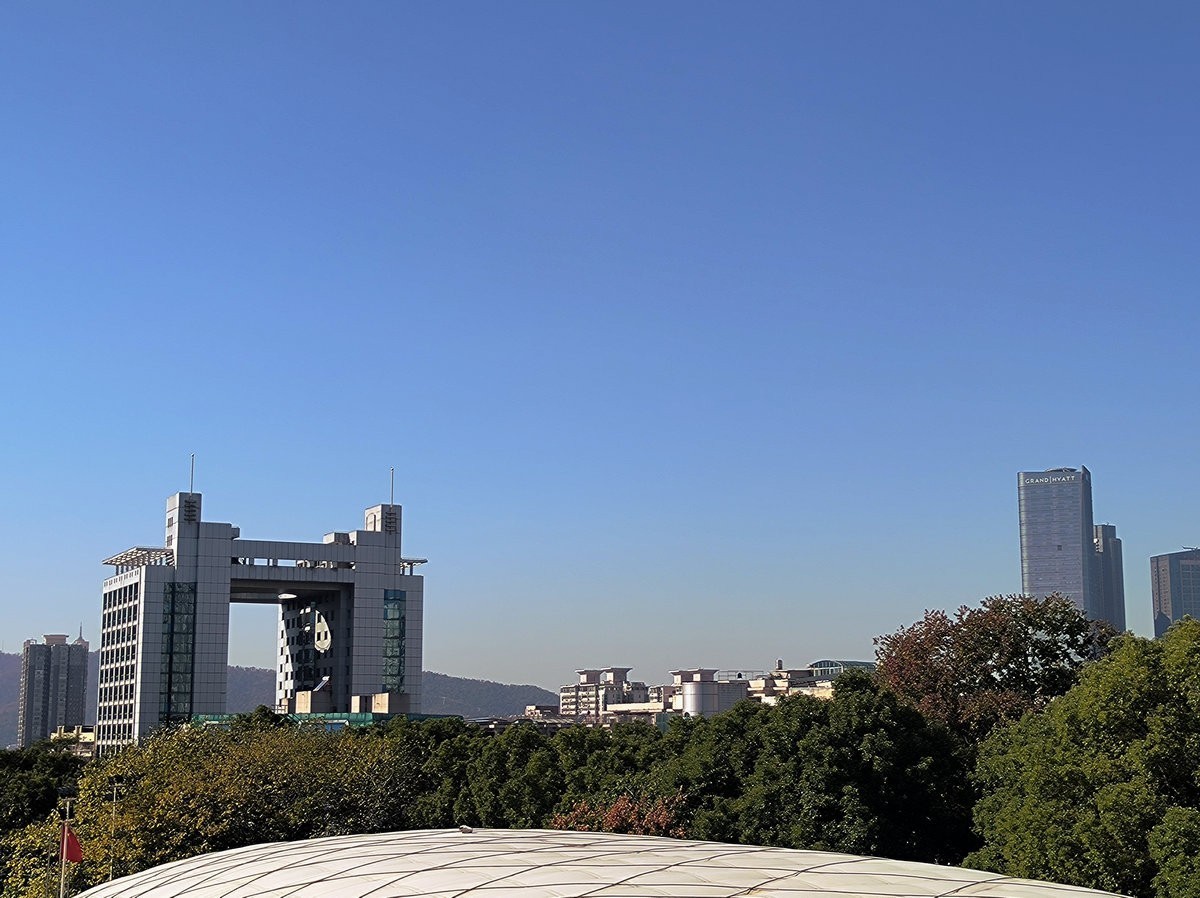 漫步星城 走街串巷（583）体育场北门