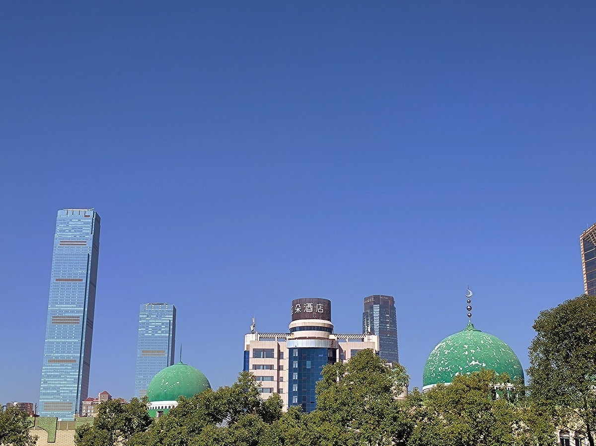 漫步星城 走街串巷（583）体育场北门