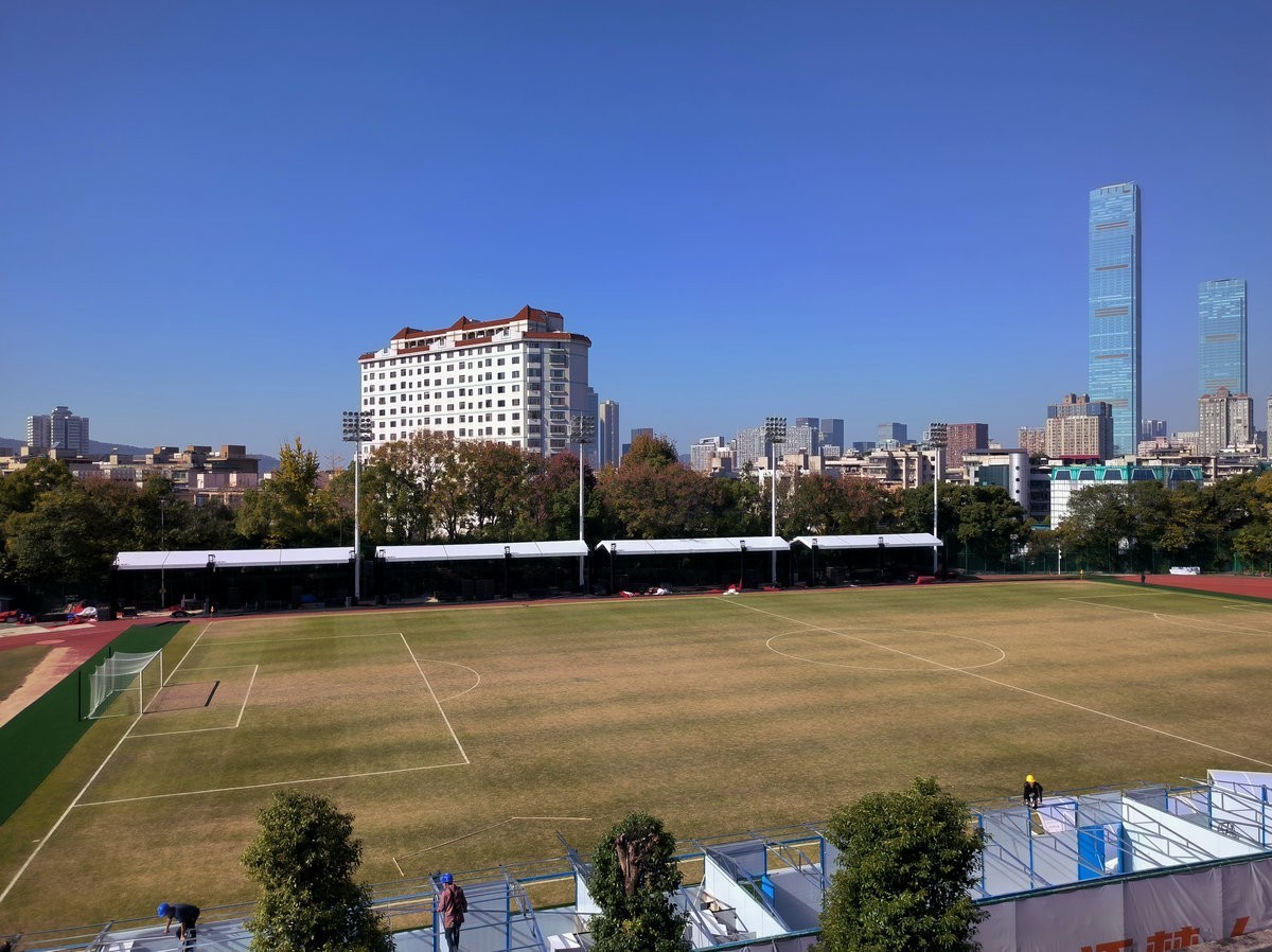 漫步星城 走街串巷（583）体育场北门