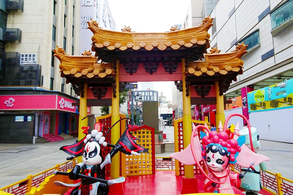 春熙路上熊猫塑像