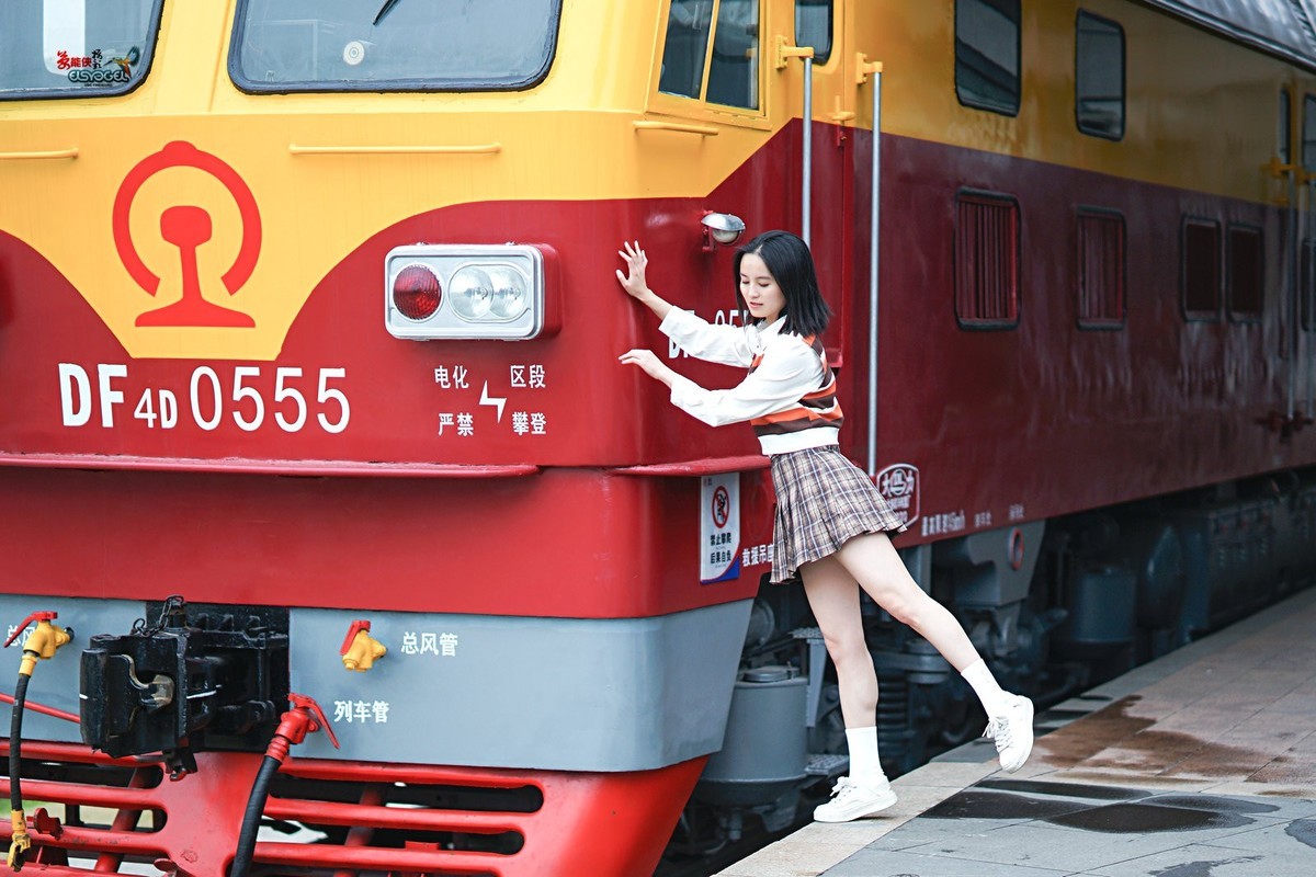 【火车头美少女】---沛阳