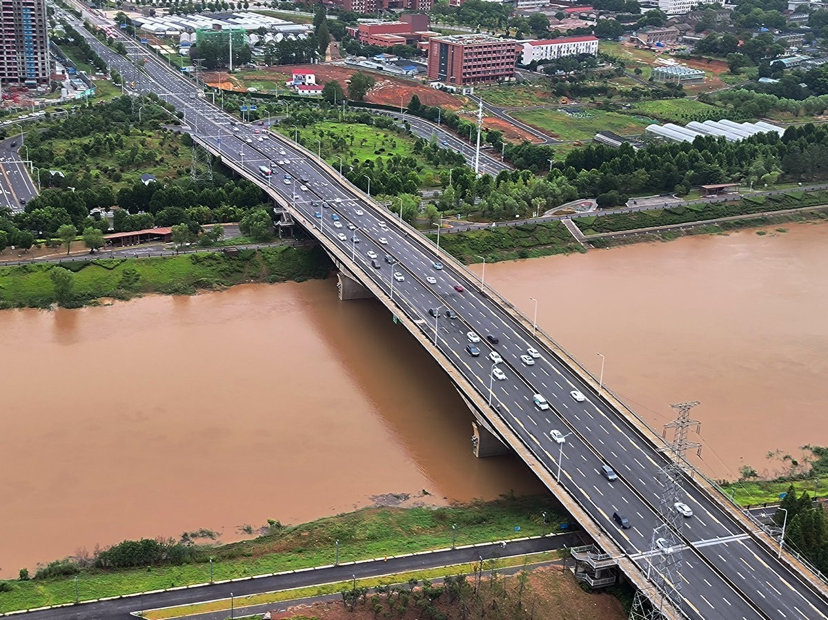 漫步星城 走街串巷（475）酷暑难耐
