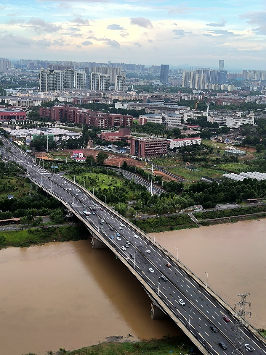 漫步星城 走街串巷（475）酷暑难耐