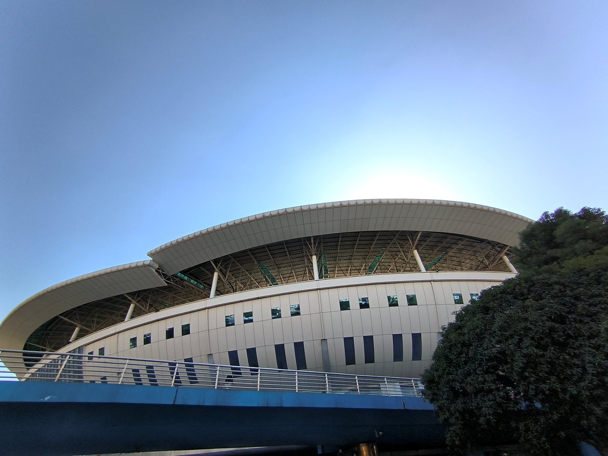 漫步星城 走街串巷（582）体育场南广场