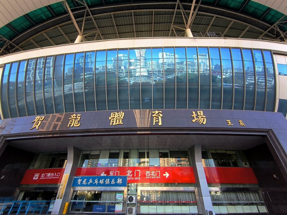 漫步星城 走街串巷（582）体育场南广场