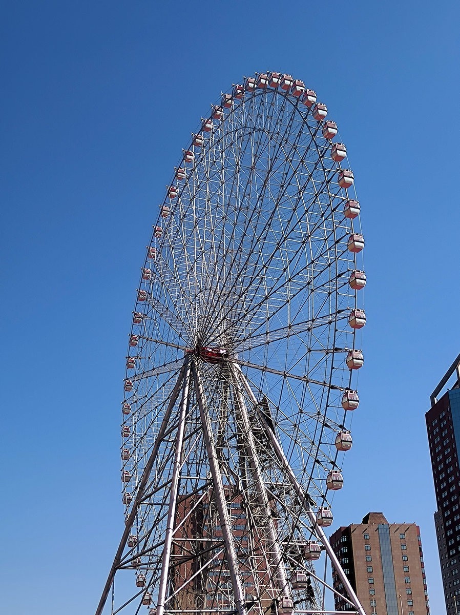 漫步星城 走街串巷（582）体育场南广场