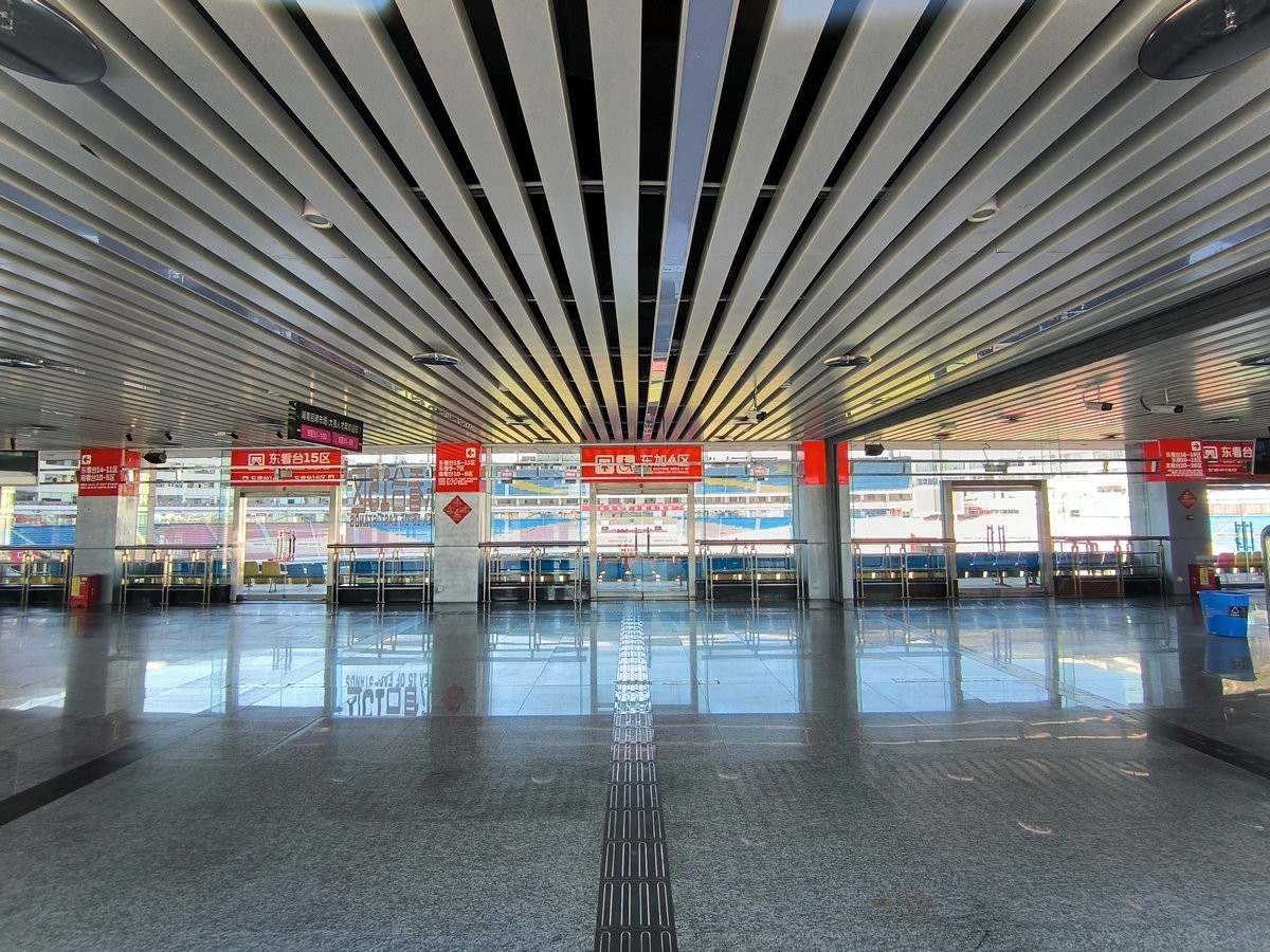 漫步星城 走街串巷（582）体育场南广场