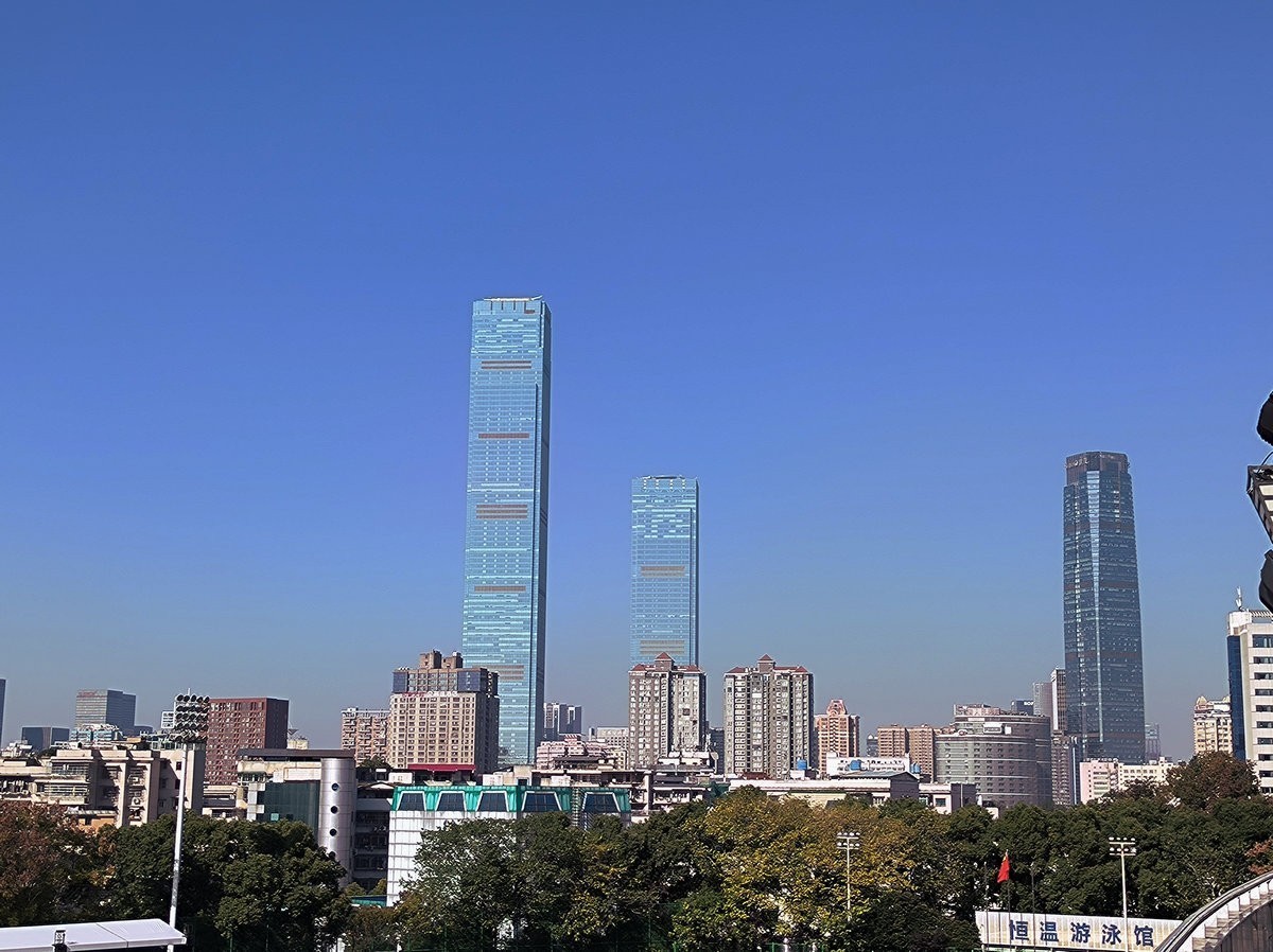 漫步星城 走街串巷（583）体育场北门