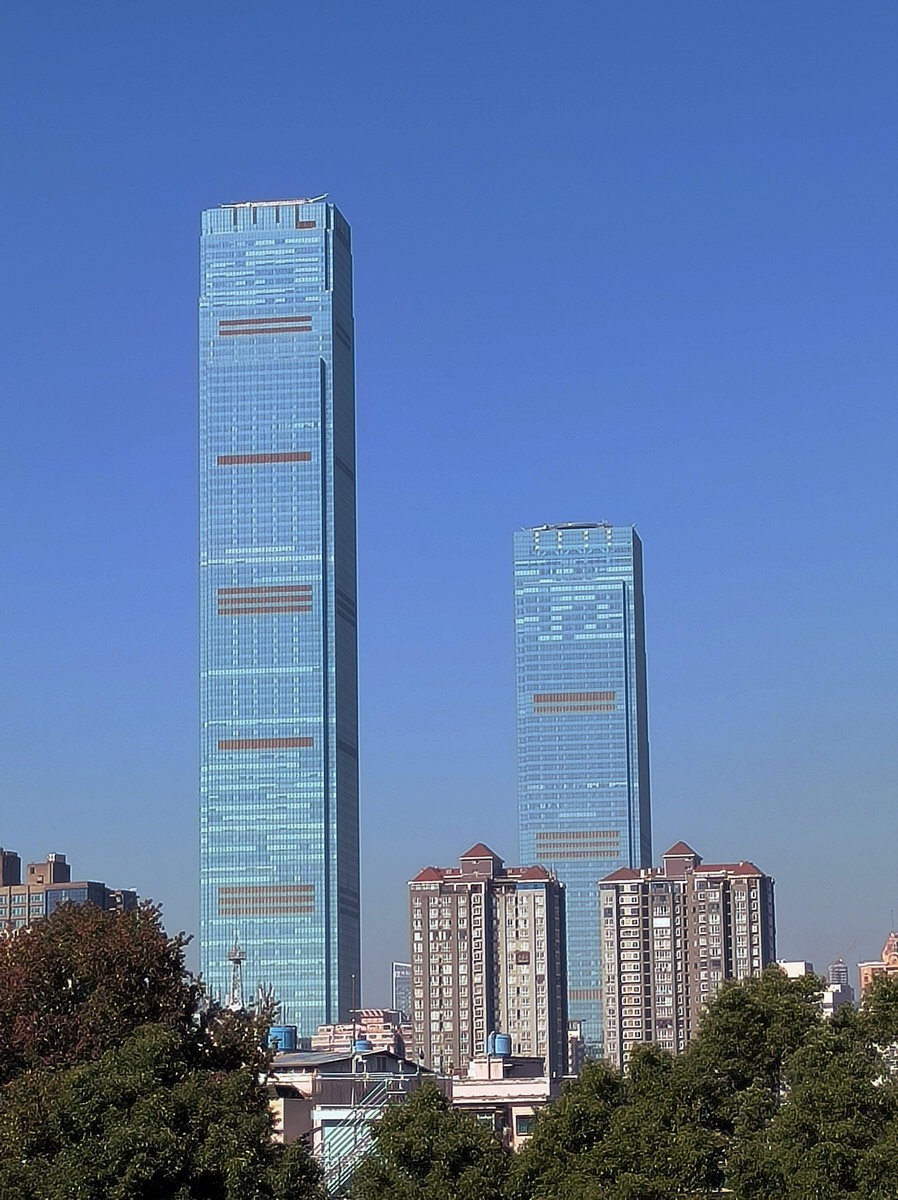 漫步星城 走街串巷（583）体育场北门