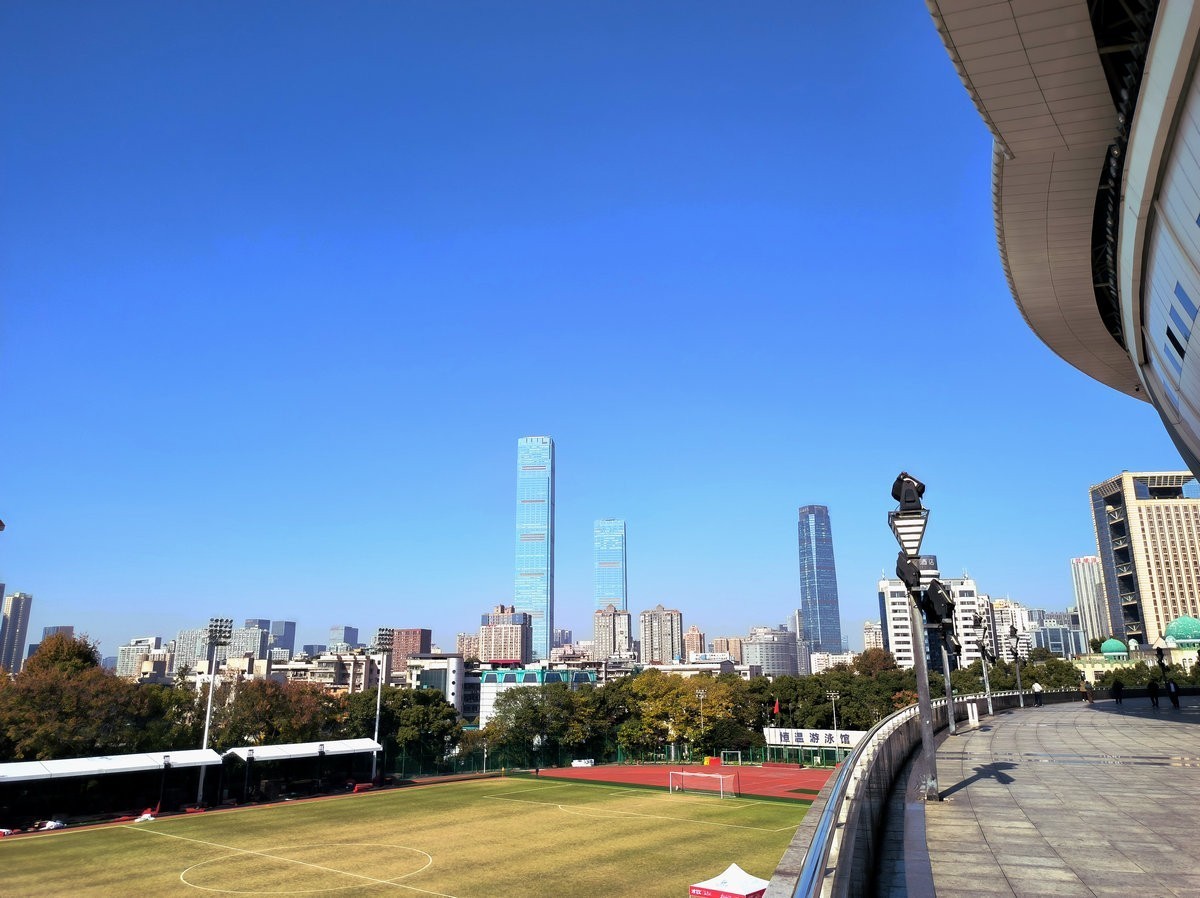 漫步星城 走街串巷（583）体育场北门