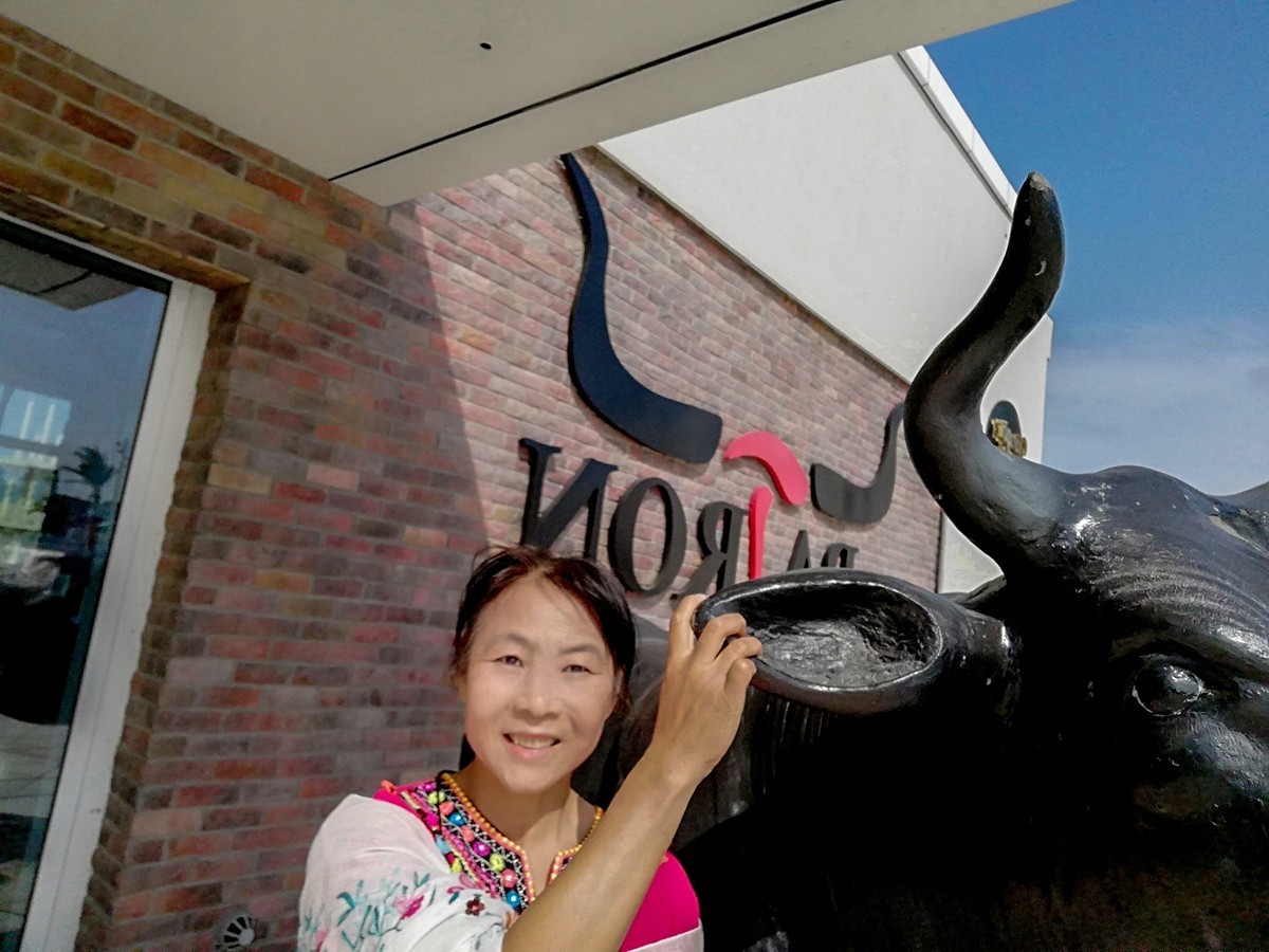 留影“阿布扎比”（阿联酋）