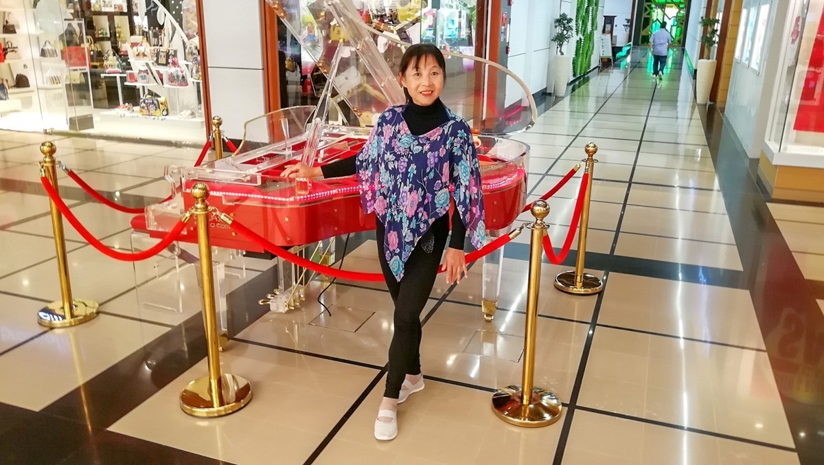 留影“阿布扎比”（阿联酋）