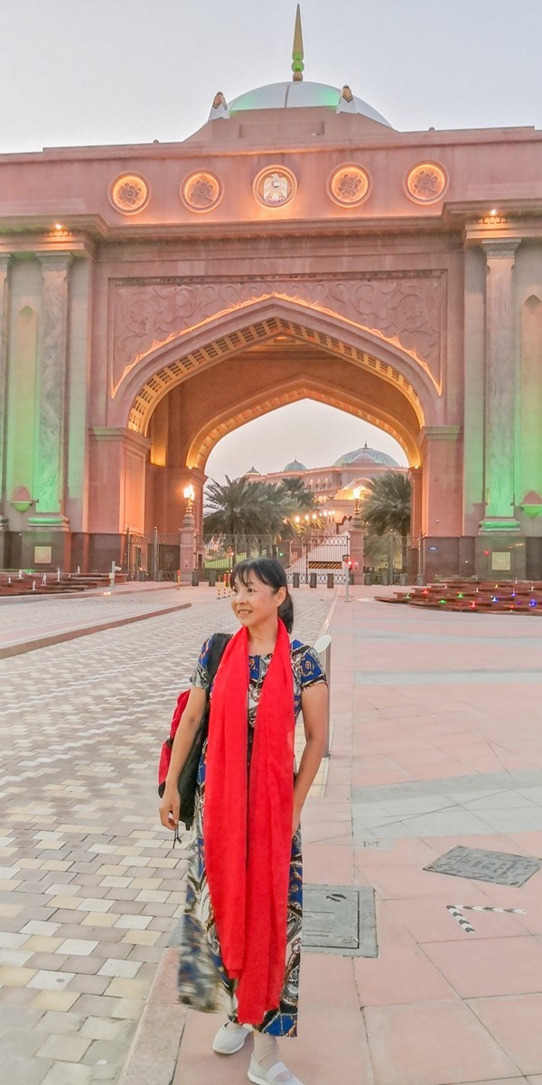 留影“阿布扎比”（阿联酋）