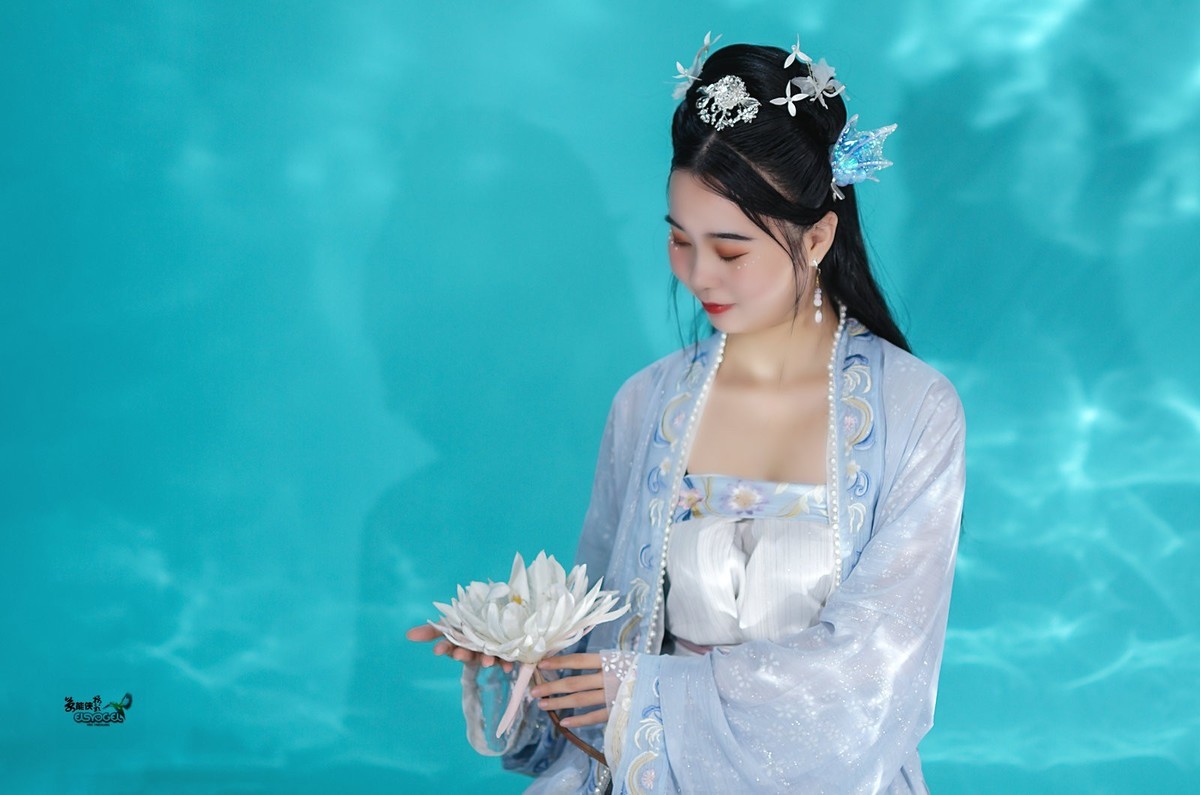 【梦蓝之女】--诗晴