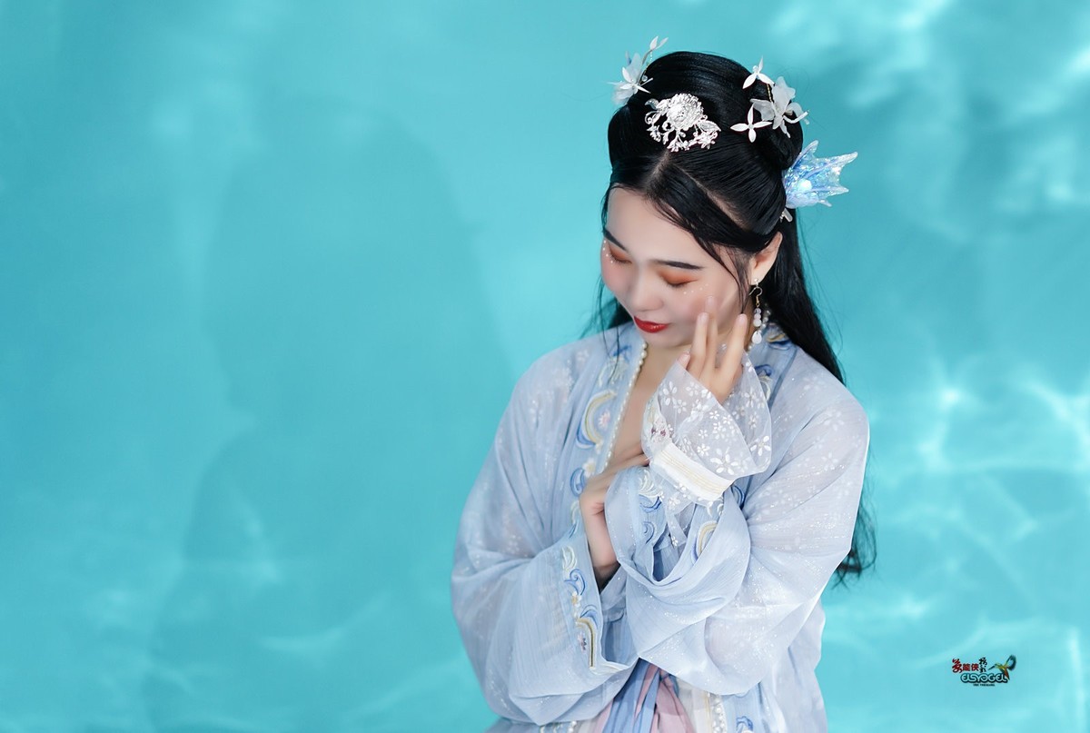 【梦蓝之女】--诗晴