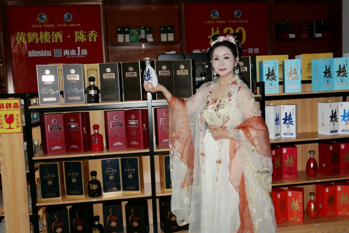 室内环境人像---酒文化博物馆中的古典美女！