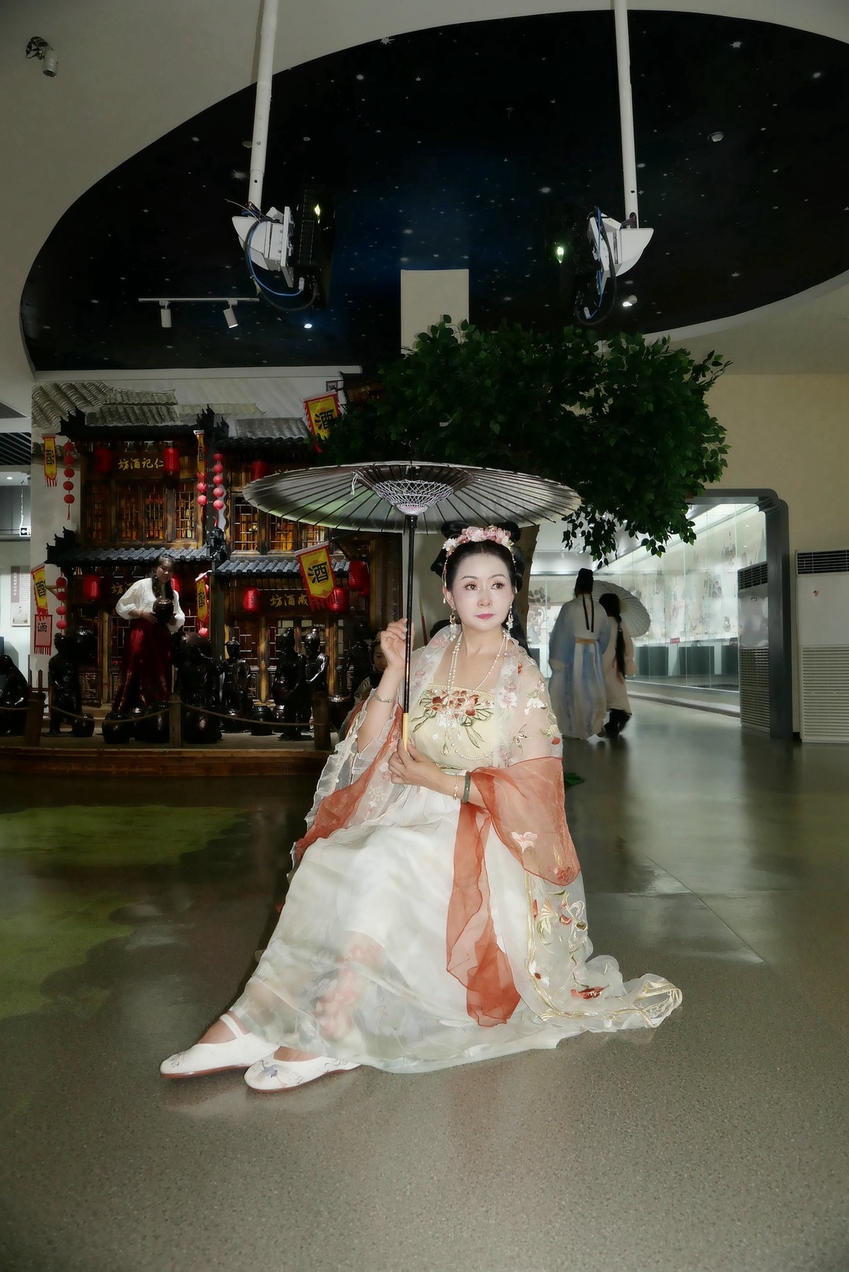 室内环境人像---酒文化博物馆中的古典美女！