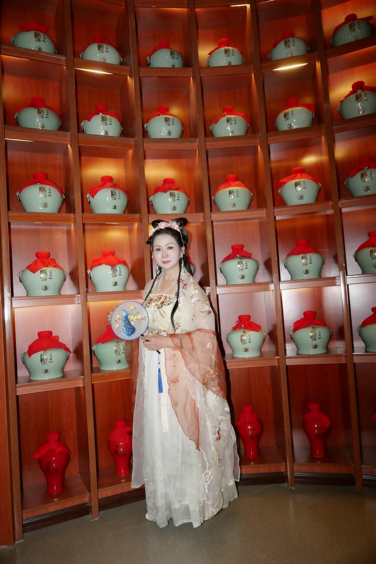 室内环境人像---酒文化博物馆中的古典美女！