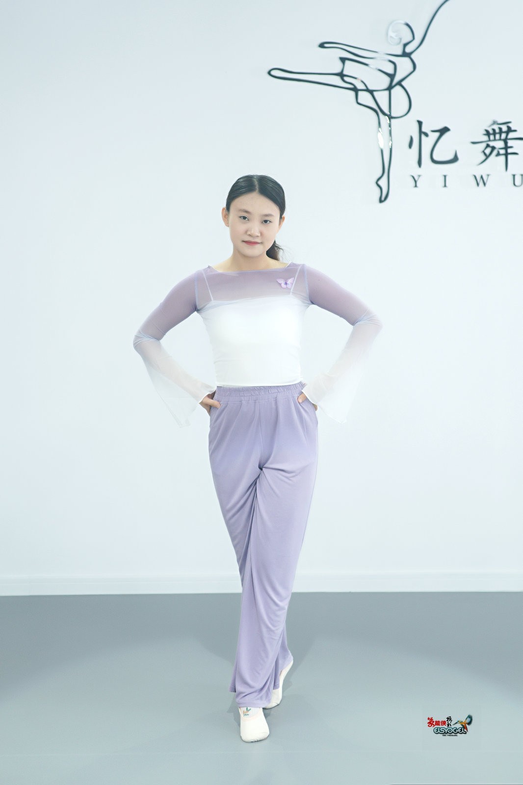 【清秀舞蹈女生】---小朱