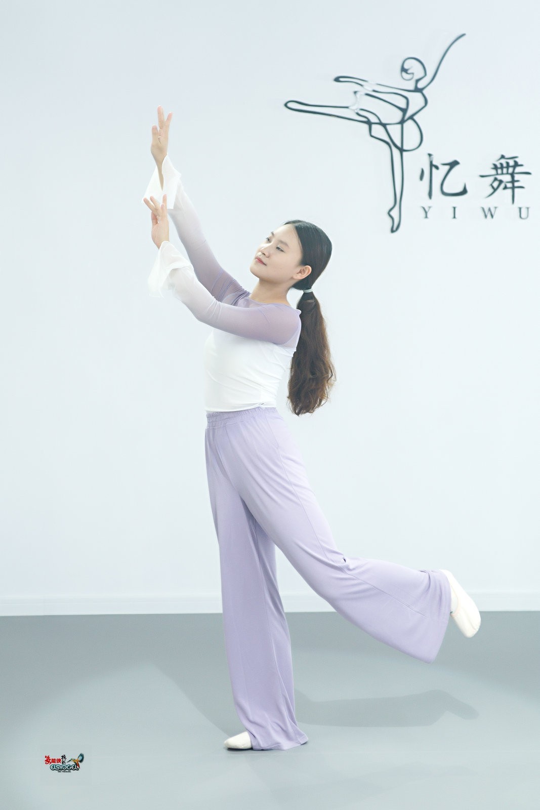 【清秀舞蹈女生】---小朱