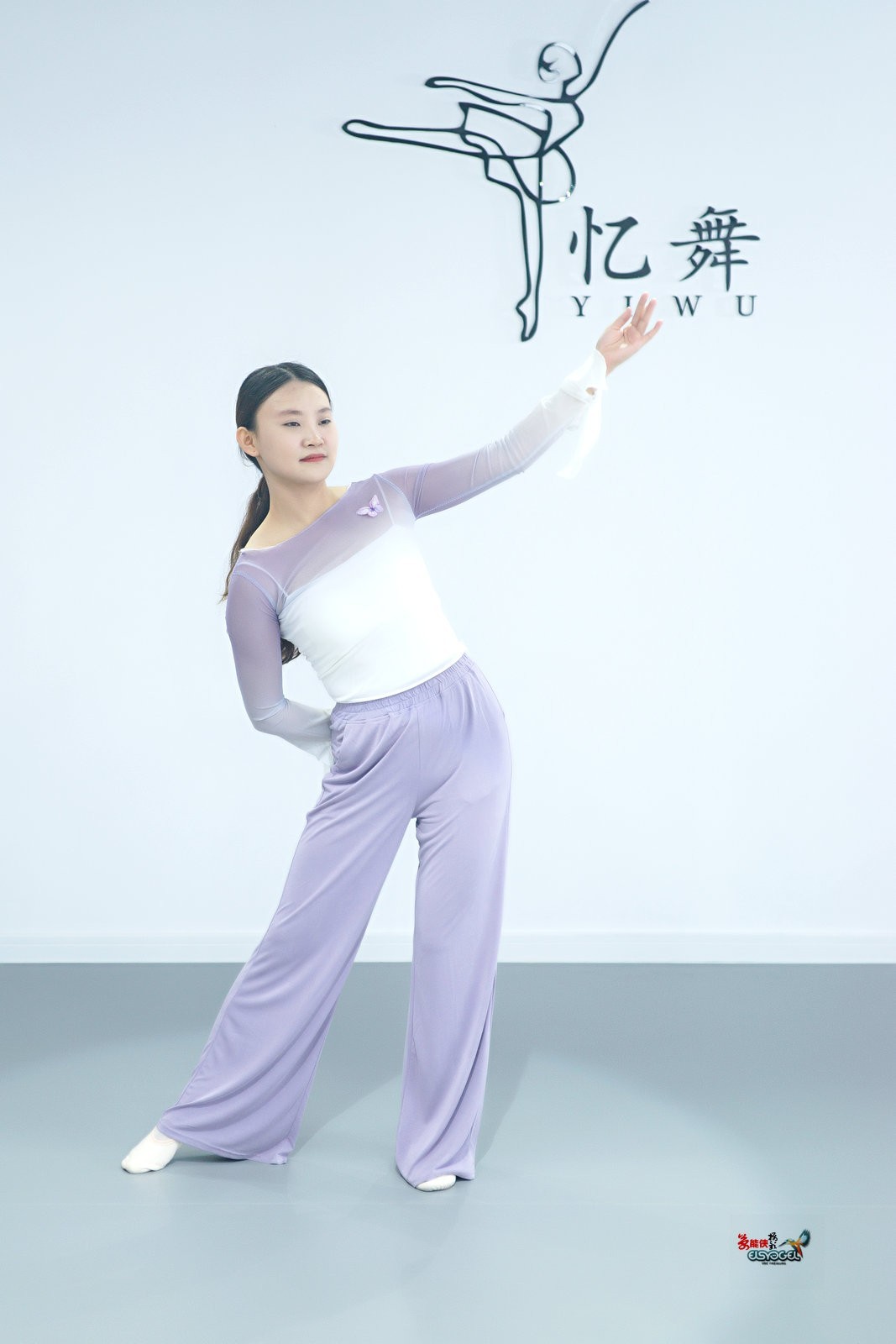 【清秀舞蹈女生】---小朱