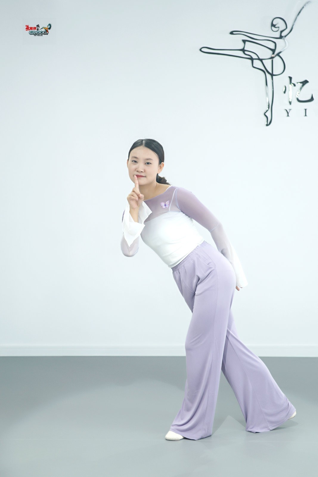 【清秀舞蹈女生】---小朱