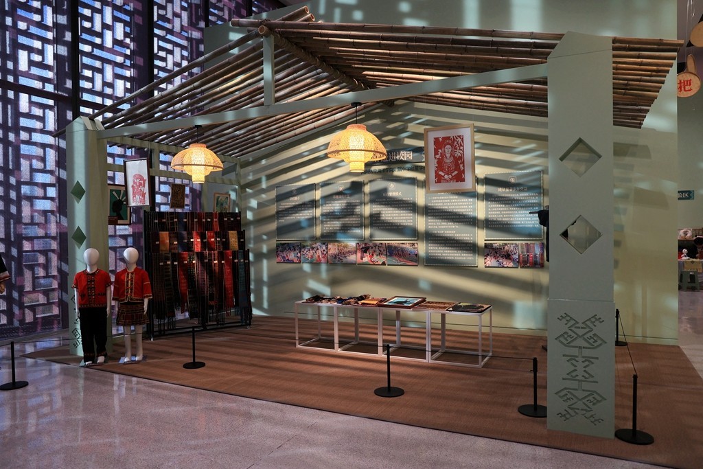 黎华锦簇----黎族传统纺染织绣技艺保护成就展