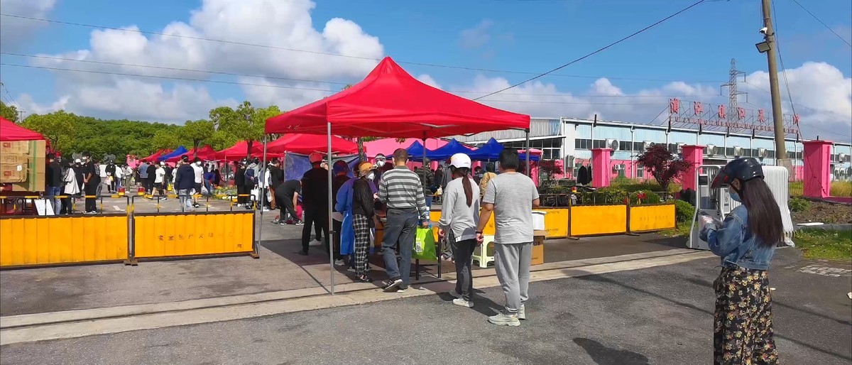 手机视频截图 魔都刚刚燃起的人间烟火气息