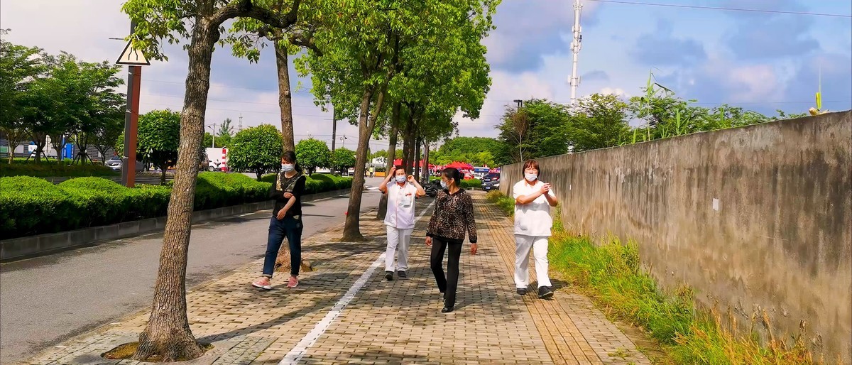 手机视频截图 魔都刚刚燃起的人间烟火气息