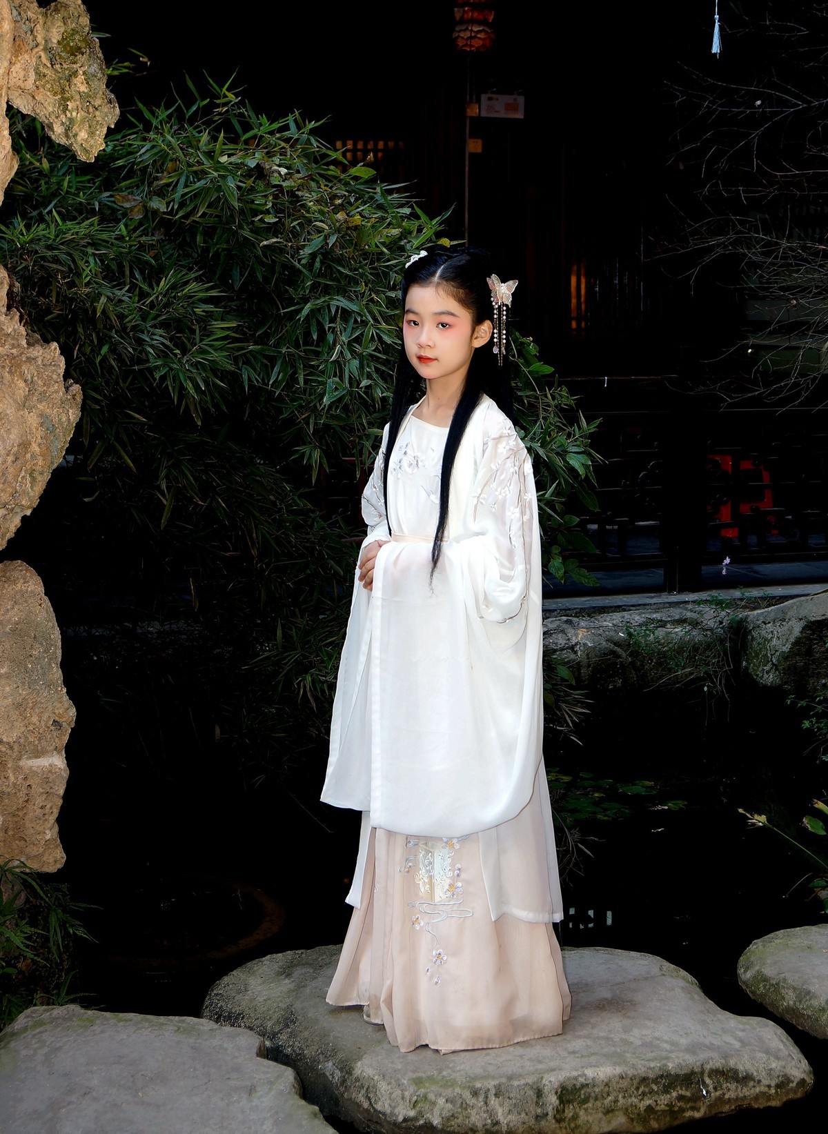 汉口里的古装小女孩