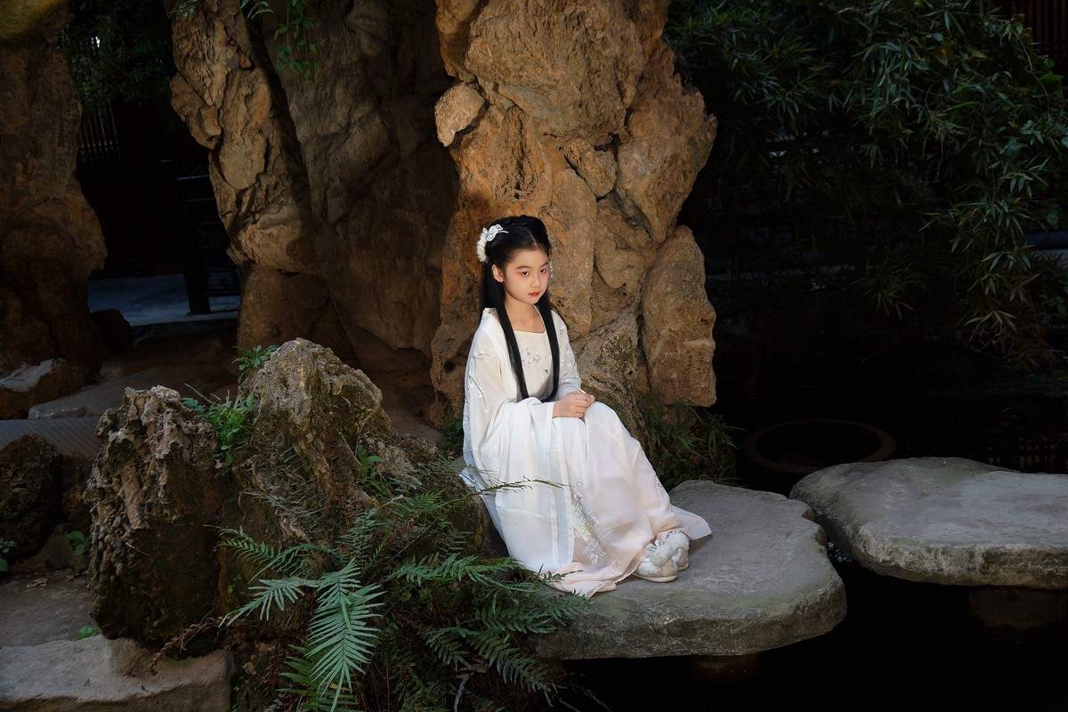 汉口里的古装小女孩