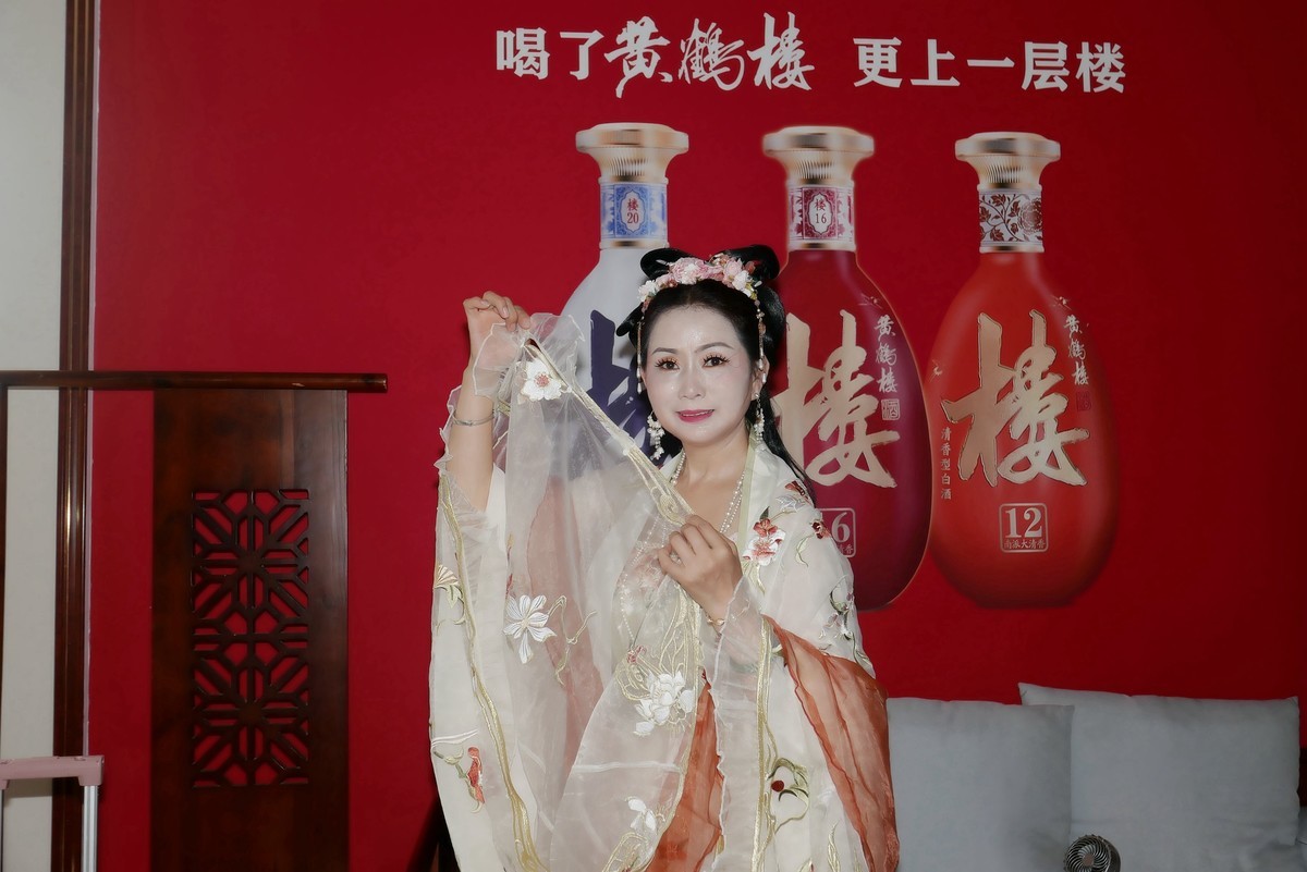室内环境人像---酒文化博物馆中的古典美女！