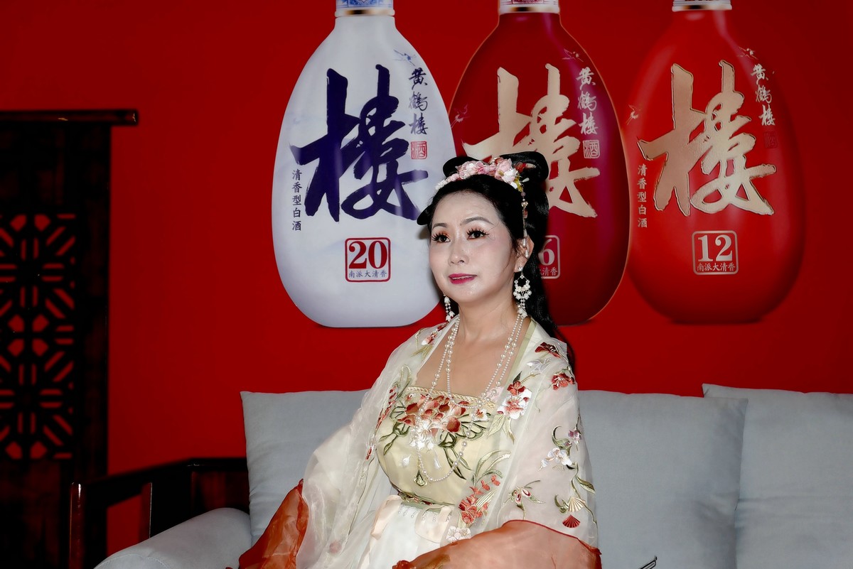 室内环境人像---酒文化博物馆中的古典美女！