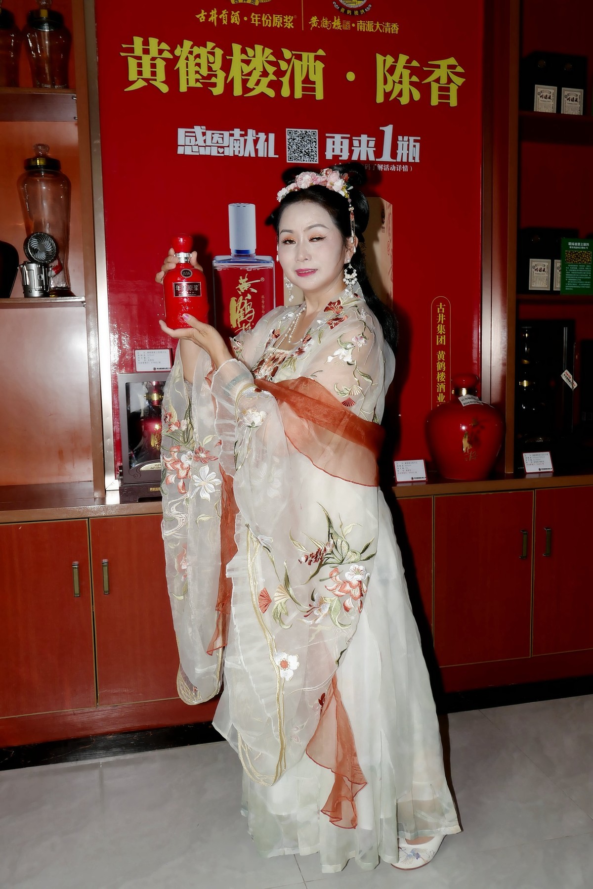 室内环境人像---酒文化博物馆中的古典美女！