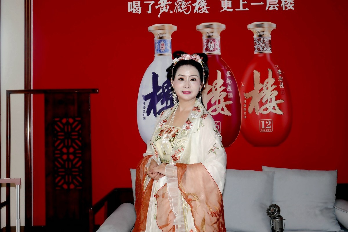 室内环境人像---酒文化博物馆中的古典美女！