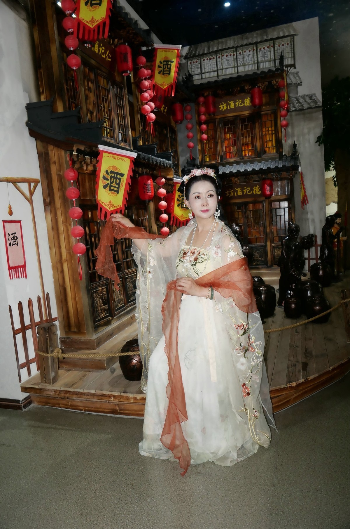 室内环境人像---酒文化博物馆中的古典美女！