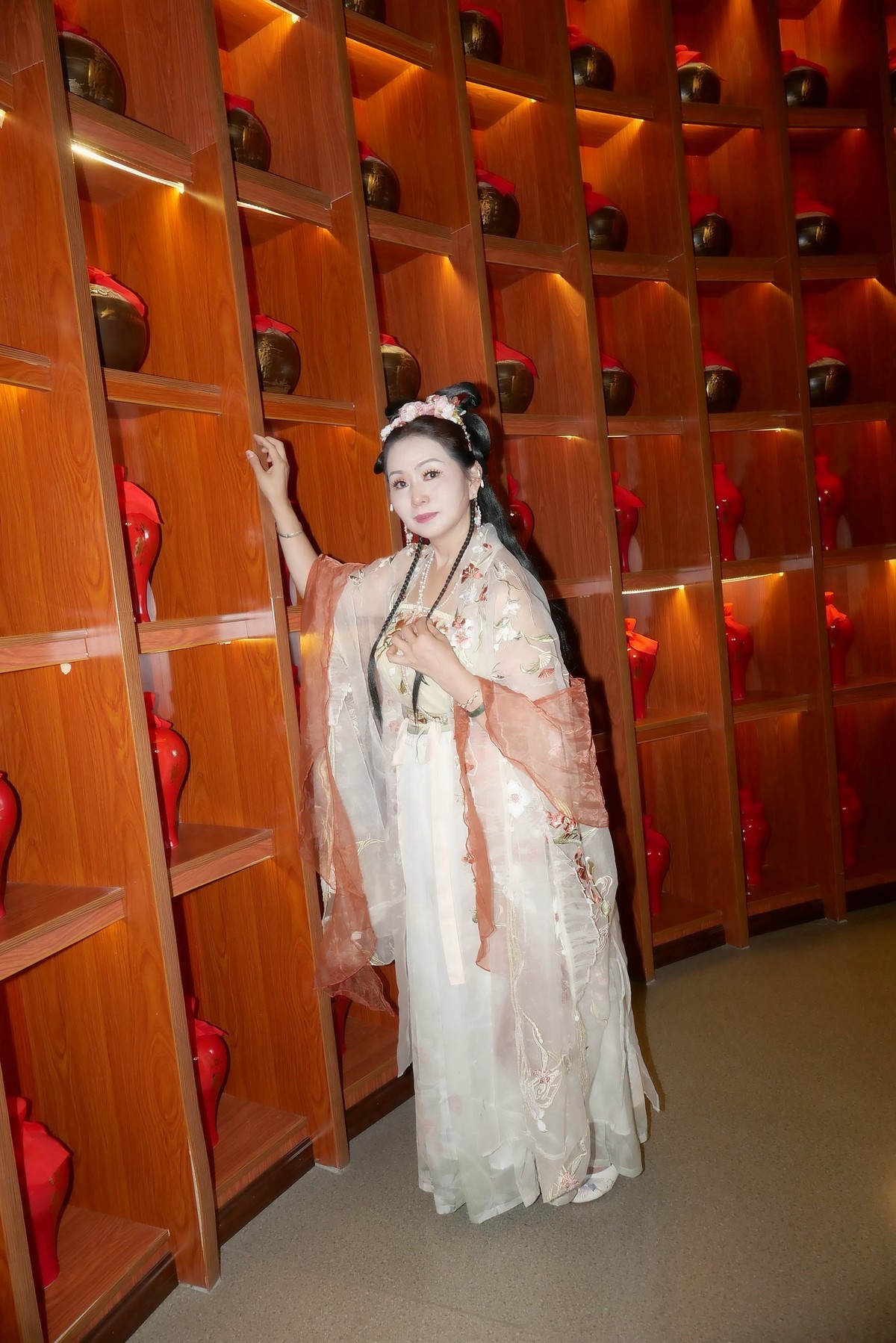 室内环境人像---酒文化博物馆中的古典美女！
