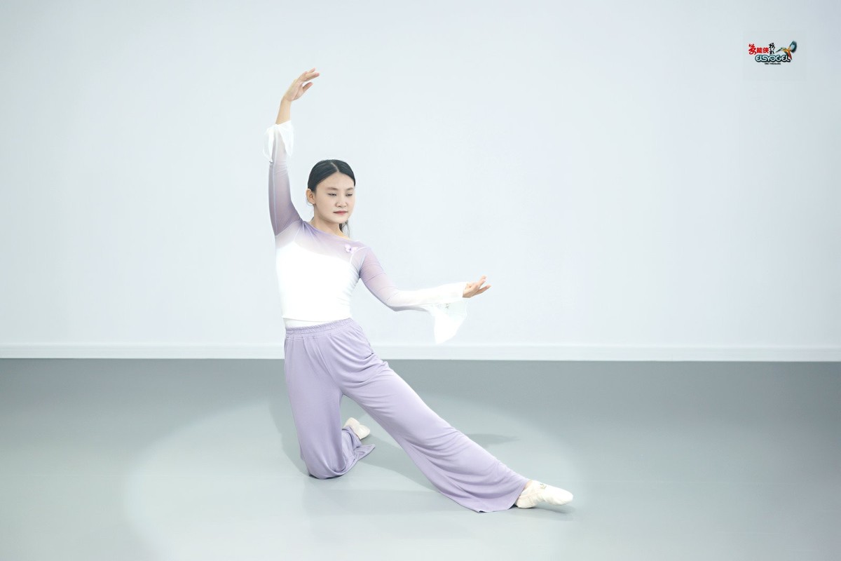 【清秀舞蹈女生】---小朱