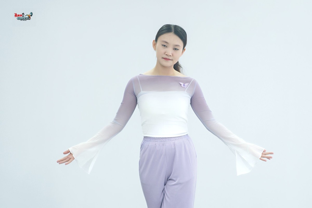 【清秀舞蹈女生】---小朱